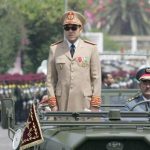 بالفيديو وبسبب تأخير قائد اولاد زراد عن موعد جلسة حوار مع الفلاحين: مواطنون بجماعة لهيادنة باقليم قلعة السراغنة يحتجون وسط الشارع الرئيسي