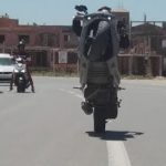 بالفيديو…شخص يعتدي بشكل  وحشي على عنصر من الوقاية المدنية ويرميه من أعلى خزان مائي