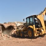 بالفيديو… مختل عقلي يضرم النار في سيارة أجرة كبيرة بجوار المركز الترابي للدرك الملكي بلهيادنة باقليم قلعة السراغنة